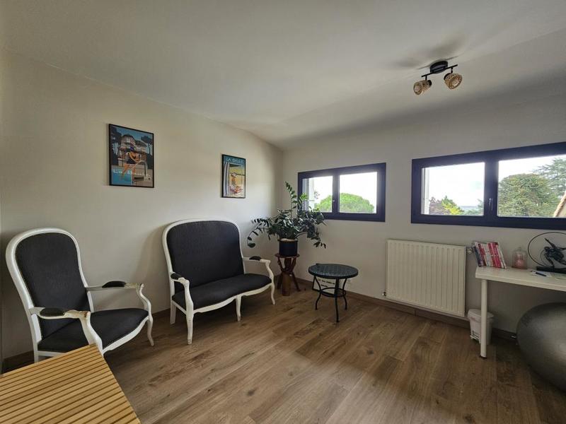 Maison - 273 m² - 10 pièces