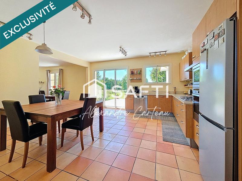 Maison - 245 m² - 8 pièces