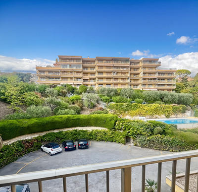 Appartement - 93 m² - 4 pièces