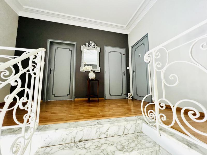 Maison - 210 m² - 8 pièces