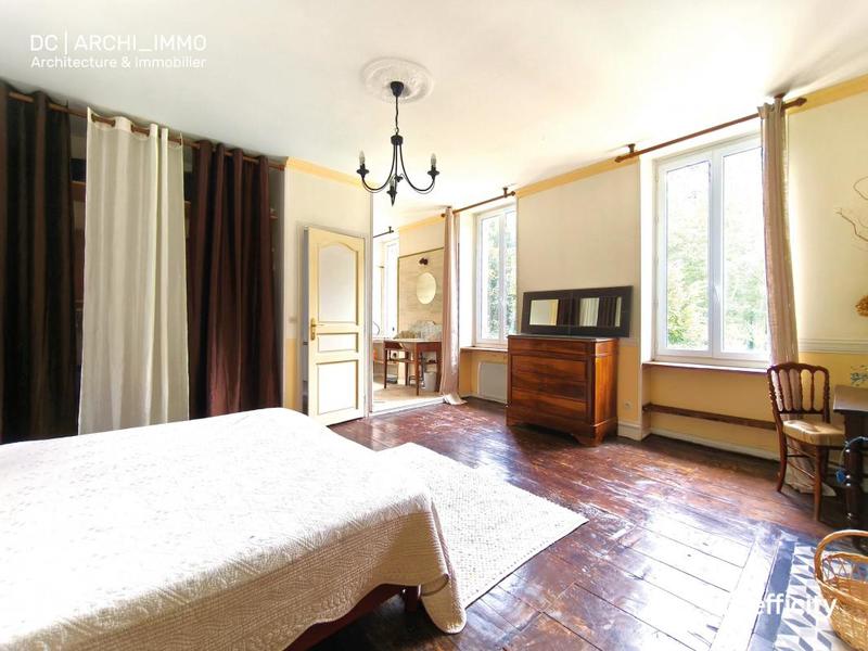 Maison - 530 m² - 18 pièces