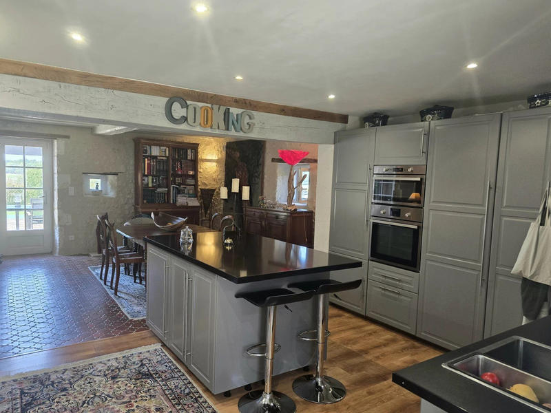 Maison traditionnelle - 176 m² - 8 pièces