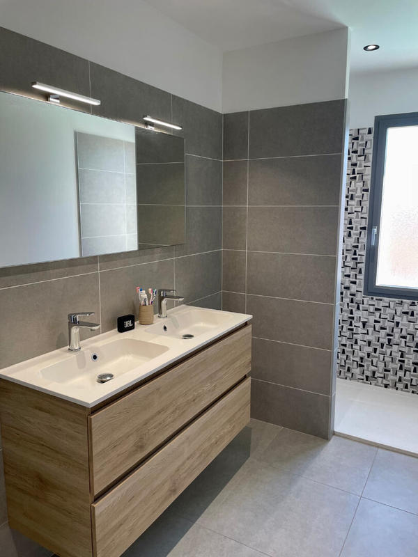 Maison - 164 m² - 4 pièces