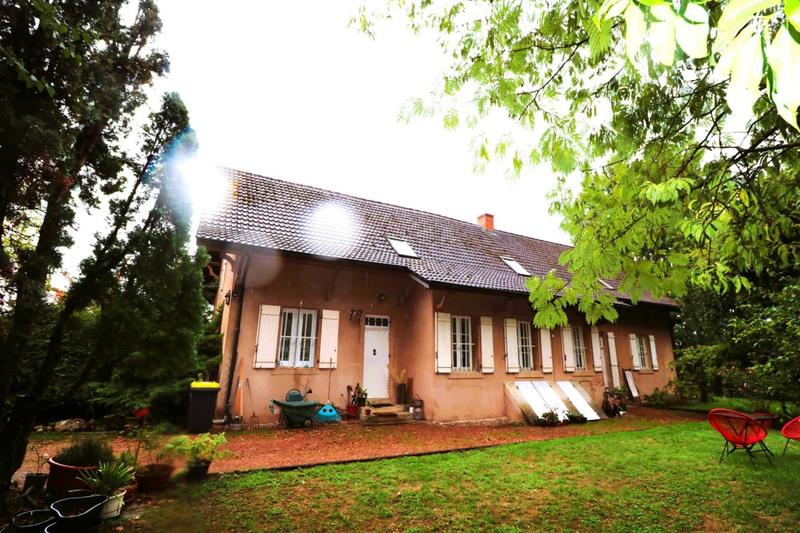 Maison - 233 m² - 8 pièces