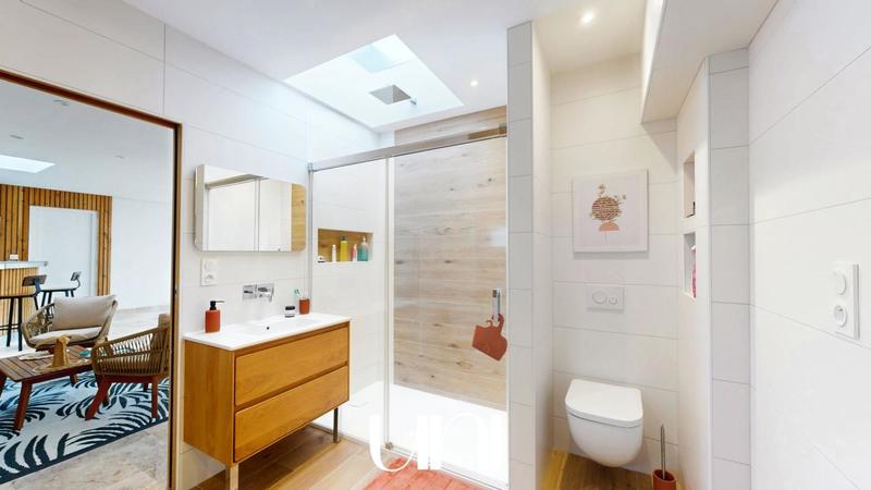 Maison - 210 m² - 6 pièces