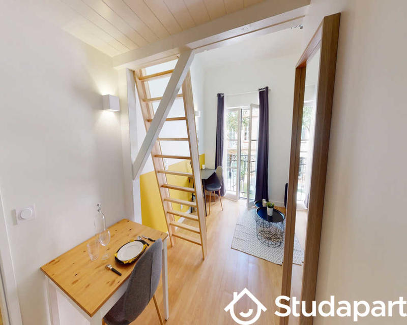 Chambre - 130 m² - 1 pièce