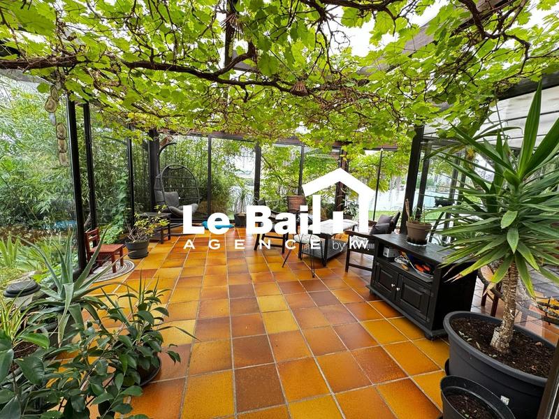 Maison - 280 m² - 9 pièces