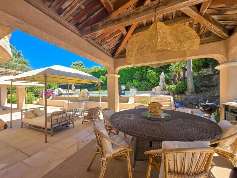 Villa - 329 m² - 6 pièces