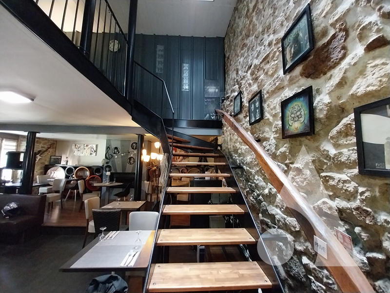 Maison - 210 m² - 6 pièces