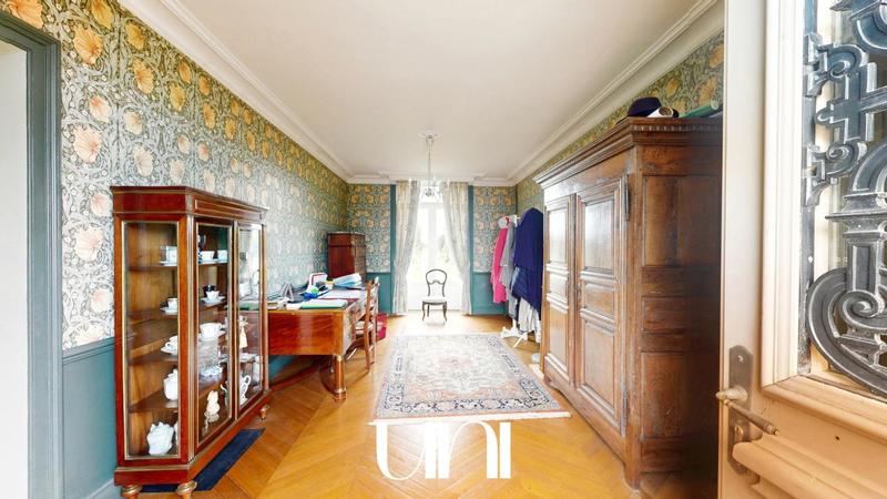 Maison - 330 m² - 10 pièces