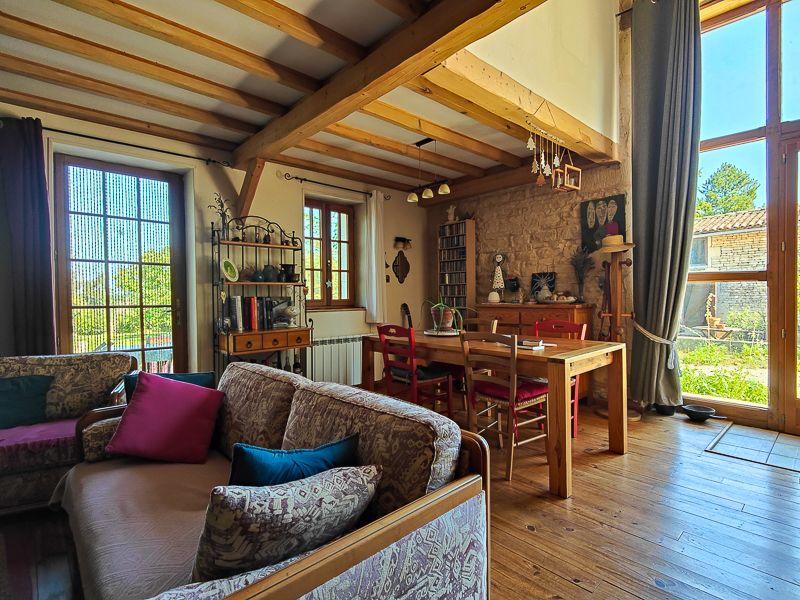 Maison - 290 m² - 9 pièces