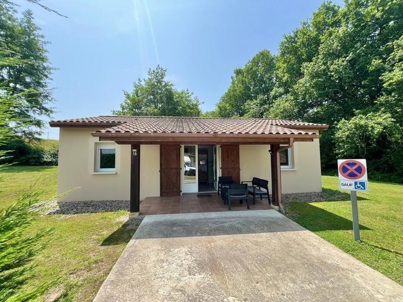 Local commercial - 1 200 m² - 20 pièces