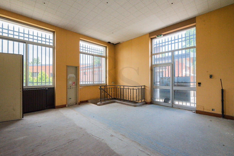 Local commercial - 216 m² - 2 pièces