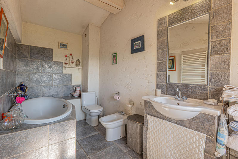 Maison - 343 m² - 12 pièces