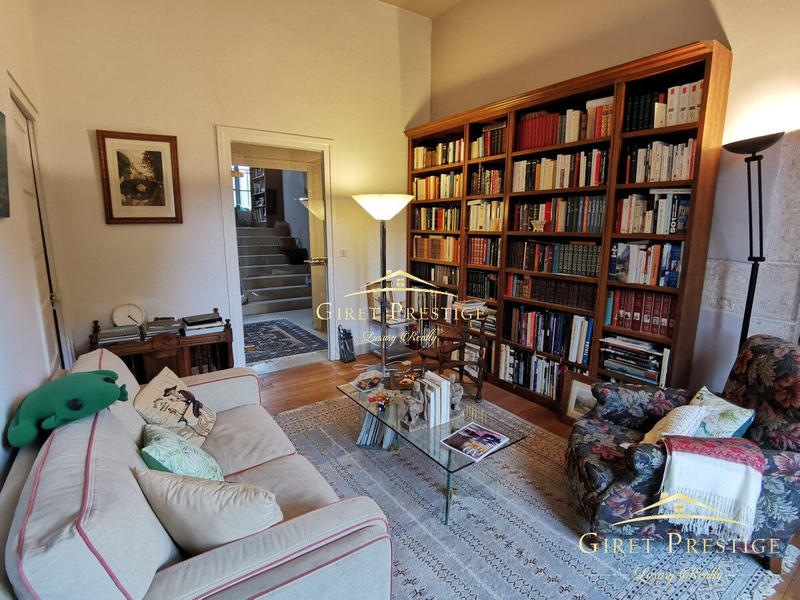 Maison - 600 m² - 12 pièces