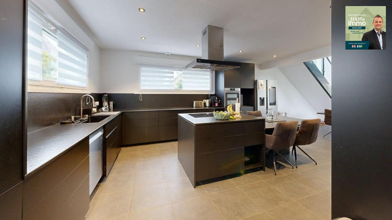 Maison - 250 m² - 7 pièces