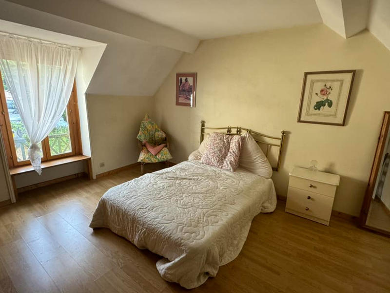 Maison - 207 m² - 9 pièces