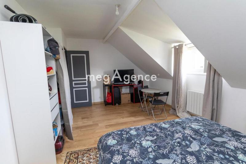 Maison - 221 m² - 8 pièces