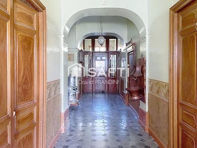 Maison - 320 m² - 12 pièces