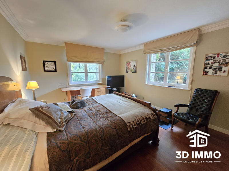 Maison - 275 m² - 12 pièces