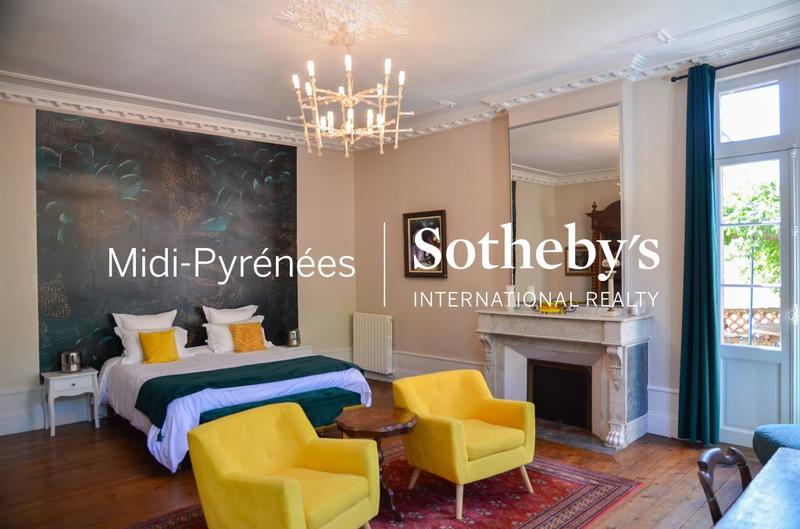 Maison - 450 m² - 11 pièces