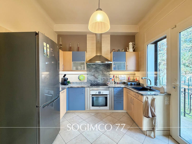 Maison - 201 m² - 9 pièces