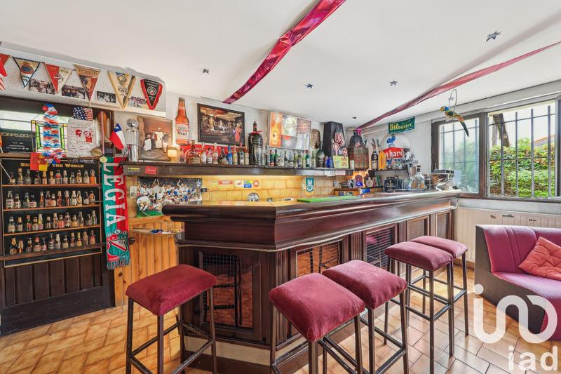 Maison - 230 m² - 9 pièces