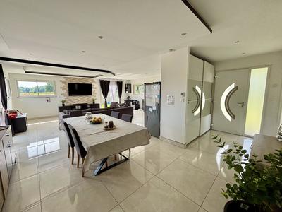 Maison contemporaine - 136 m² - 6 pièces