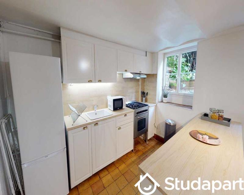 Chambre - 250 m² - 1 pièce