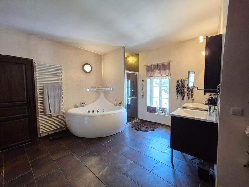 Maison - 350 m² - 7 pièces