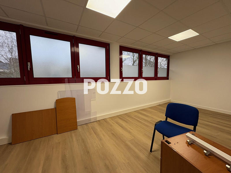 Bureau - 112 m² - 6 pièces