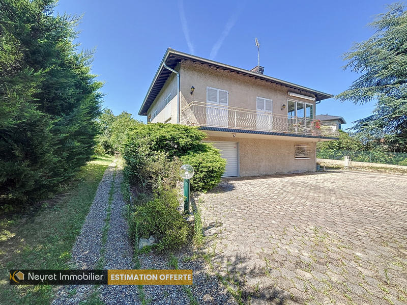 Maison - 200 m² - 8 pièces