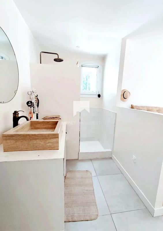 Maison - 240 m² - 7 pièces