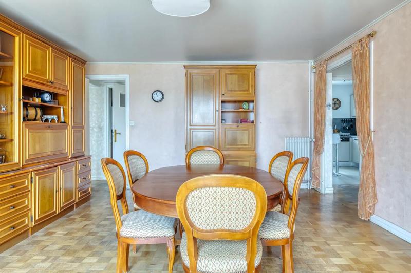 Maison - 215 m² - 8 pièces