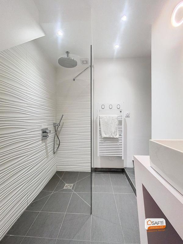 Maison - 180 m² - 7 pièces