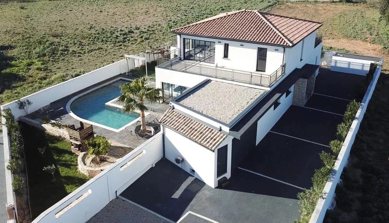 Maison - 235 m² - 6 pièces