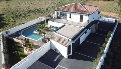 Maison - 235 m² - 6 pièces