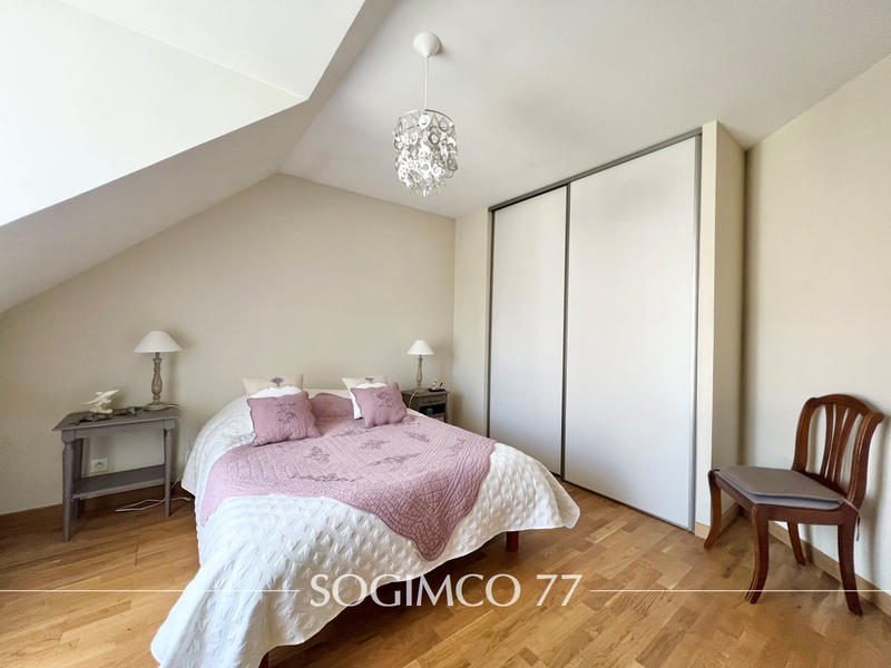 Maison - 179 m² - 7 pièces
