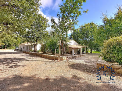 Maison traditionnelle - 207 m² - 7 pièces