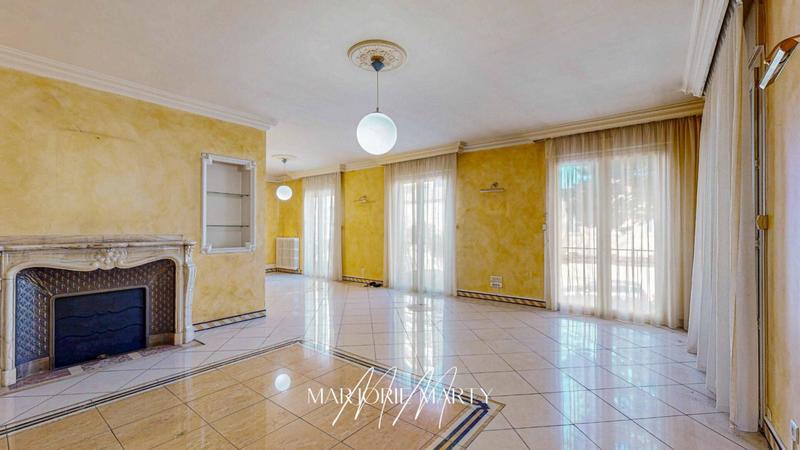 Propriété - 248 m² - 11 pièces