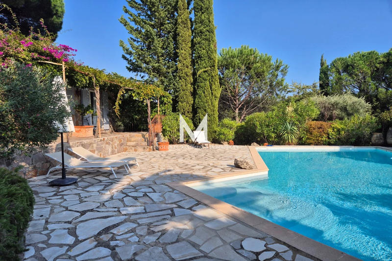 Maison en pierre - 180 m² - 7 pièces