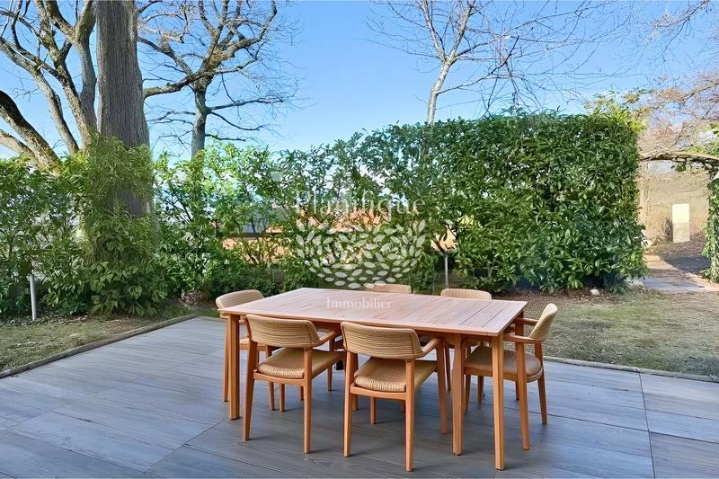 Maison - 306 m² - 7 pièces