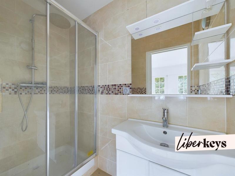 Maison - 284 m² - 10 pièces