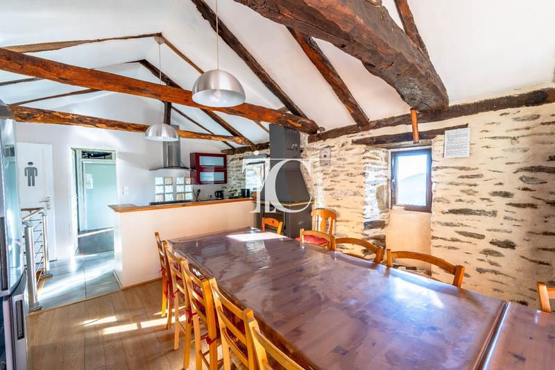 Propriété - 296 m² - 14 pièces