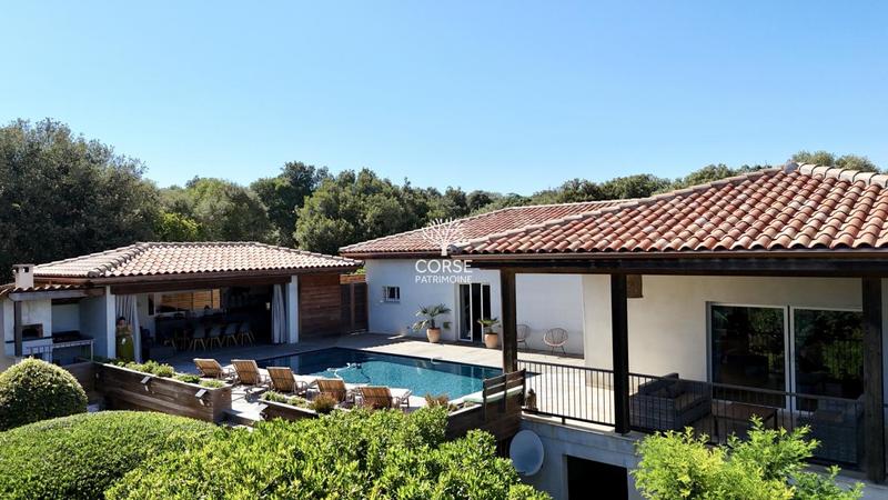 Villa - 325 m² - 11 pièces