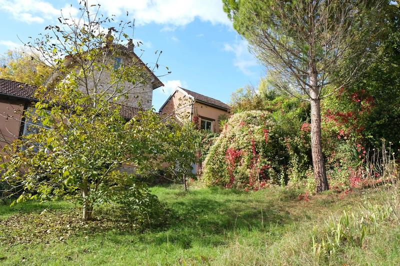 Maison - 240 m² - 8 pièces