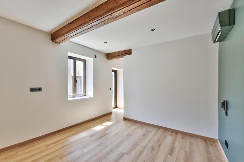 Propriété - 210 m² - 7 pièces