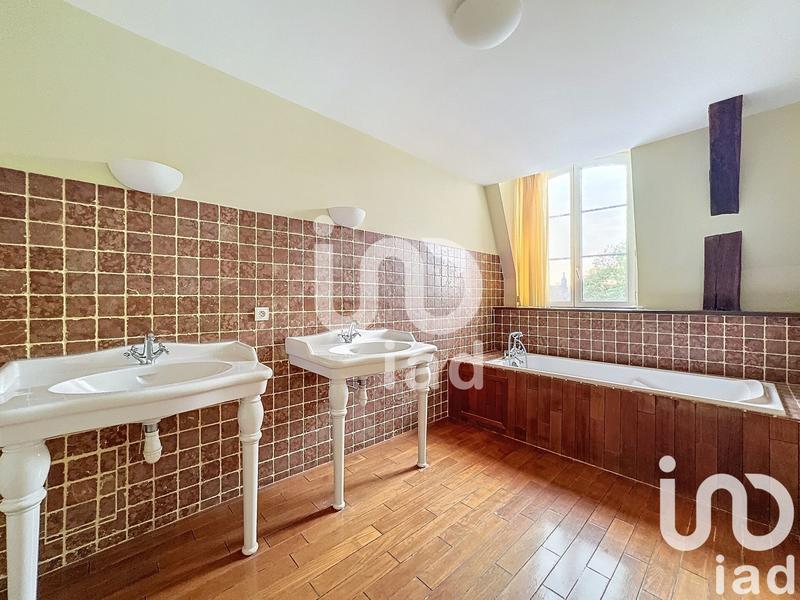 Maison - 238 m² - 8 pièces