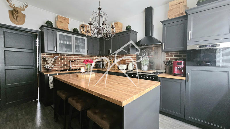 Maison - 148 m² - 8 pièces