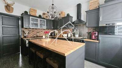 Maison - 148 m² - 8 pièces